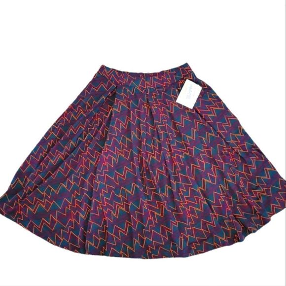 NWT LULAROE MADISON ZIG ZAG SKIRT W/ POCKETS SZ. M - Picture 1 of 4